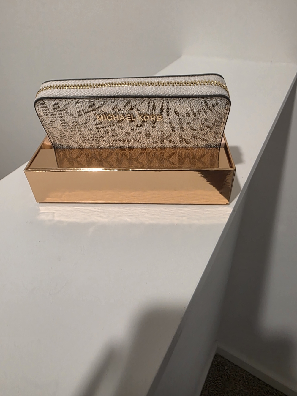 Michael Kors Beige/White Signature Zip Wallet with Gold Hardware - Picture 7 of 9